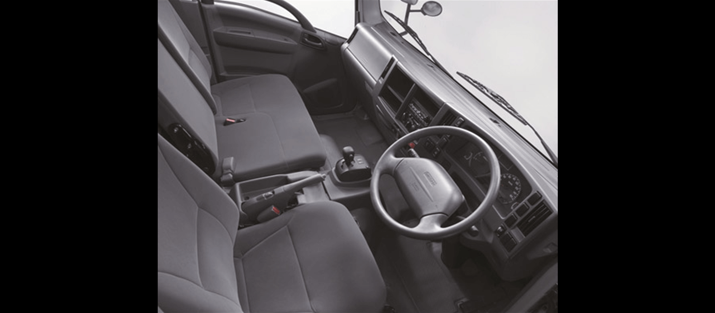 アトラス2t アルミバンパワーゲート付 日産レンタカー